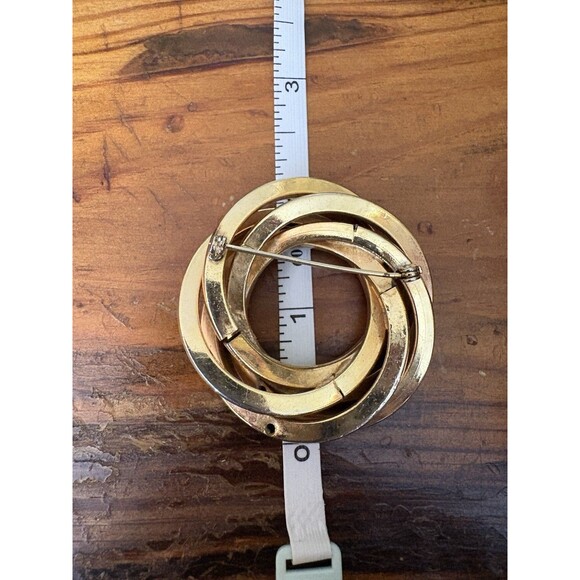 Vintage Intertwined Fancy Gold Tone Metal Circles Pin or Brooch 2” - Picture 8 of 8